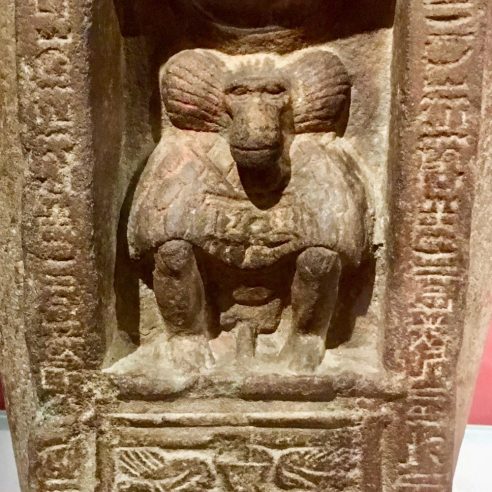 Close-up Thoth (baboon), patron of scribes